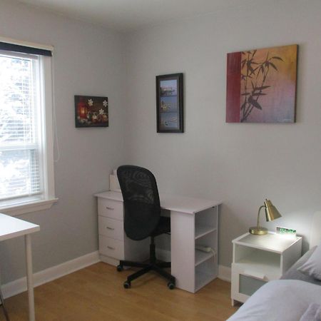 High Park Single Room With Personal Washroom And Kitchen Toronto Kültér fotó