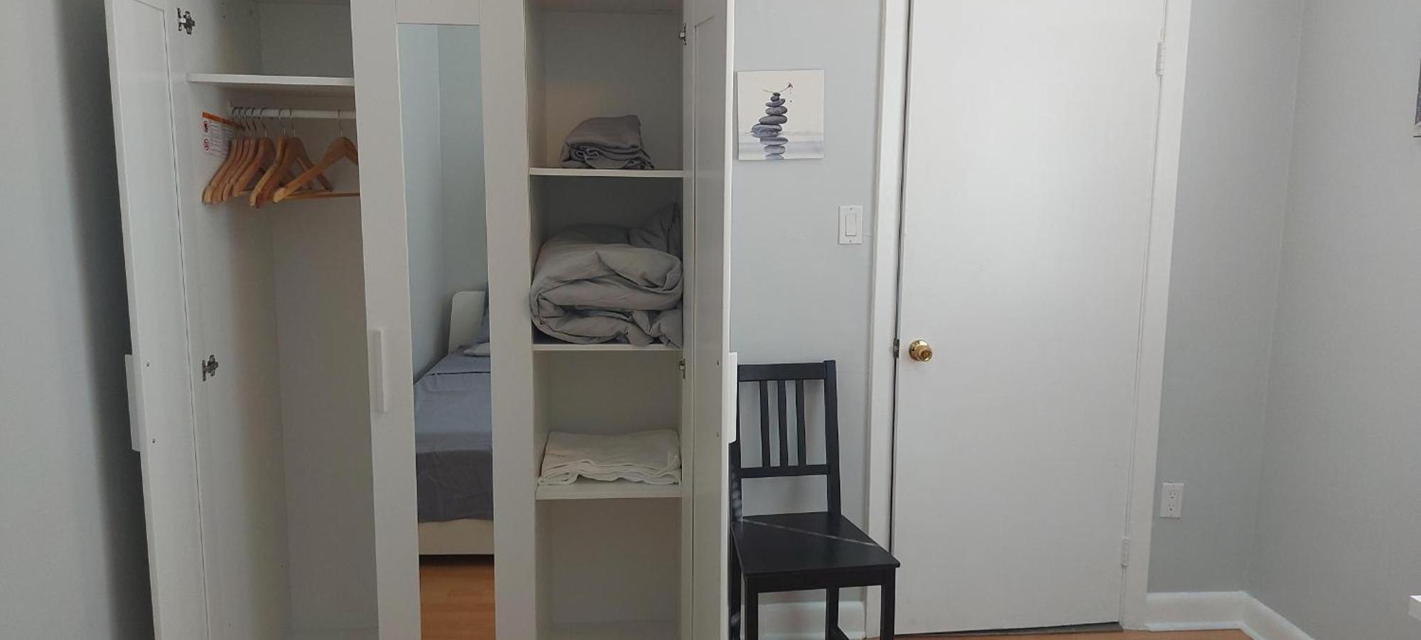 High Park Single Room With Personal Washroom And Kitchen Toronto Kültér fotó