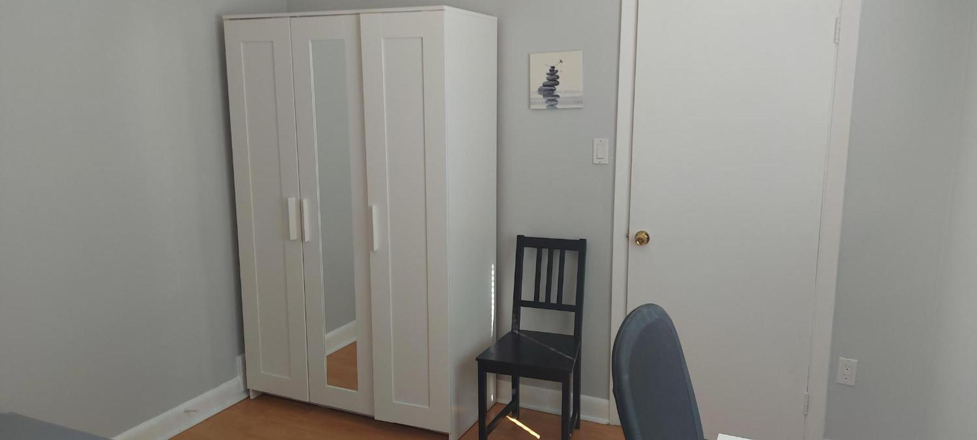 High Park Single Room With Personal Washroom And Kitchen Toronto Kültér fotó