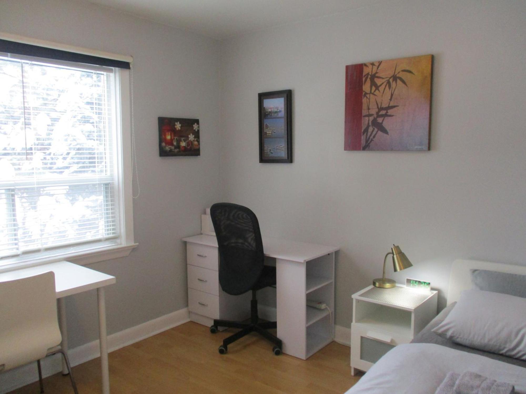 High Park Single Room With Personal Washroom And Kitchen Toronto Kültér fotó