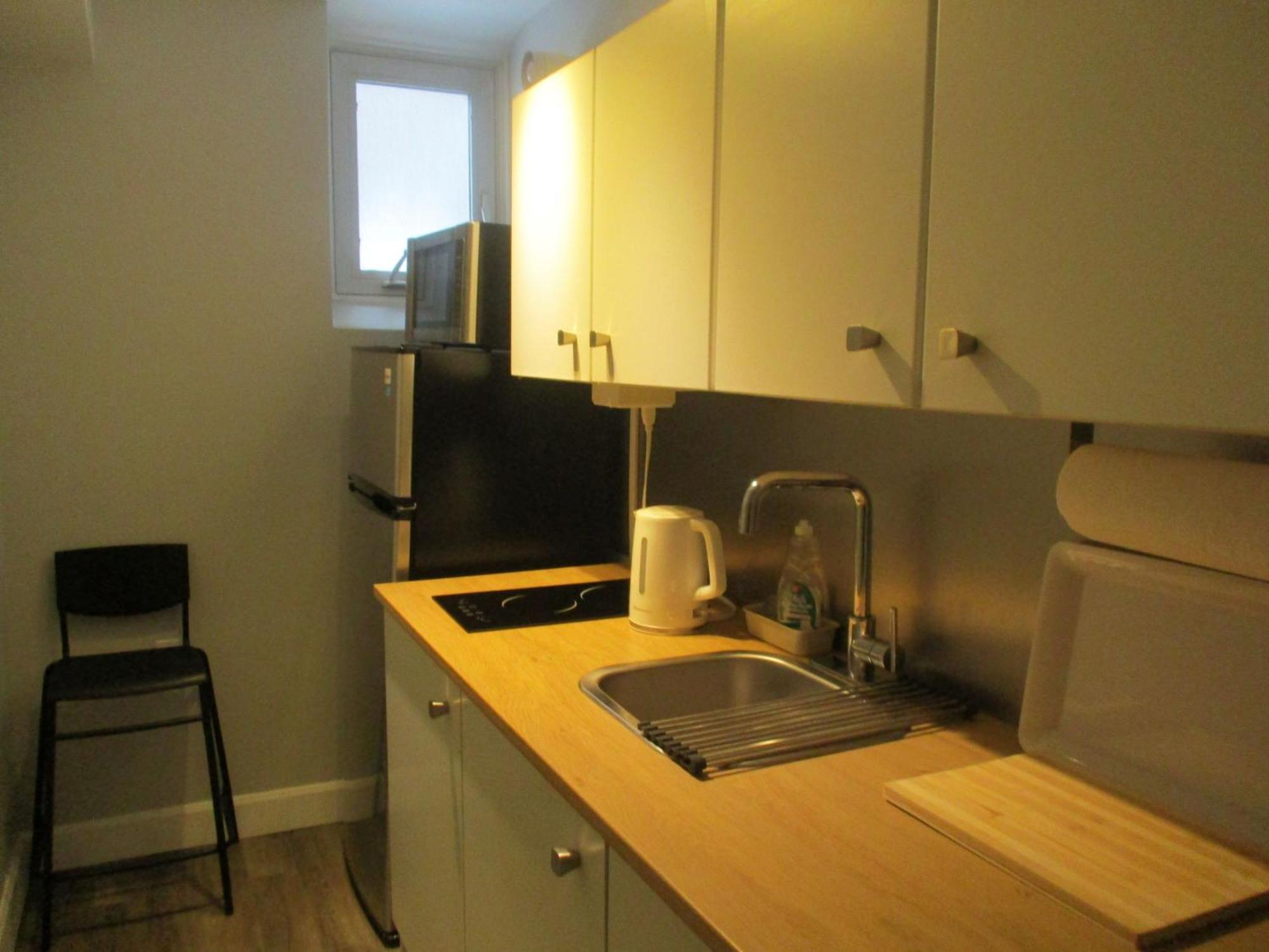 High Park Single Room With Personal Washroom And Kitchen Toronto Kültér fotó