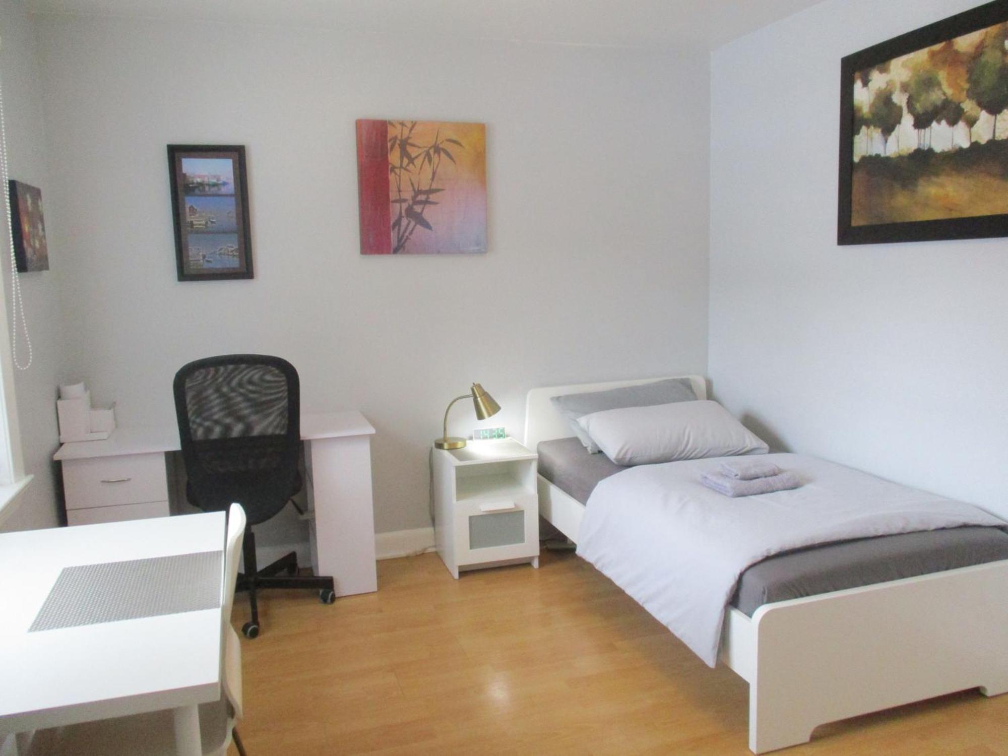 High Park Single Room With Personal Washroom And Kitchen Toronto Kültér fotó